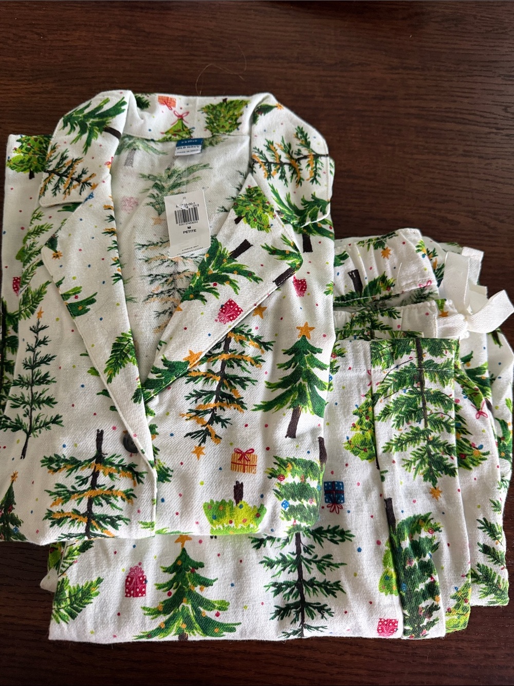 Women’s Old Navy White & Green Holiday Tree Flannel Christmas Pajamas medium pet
